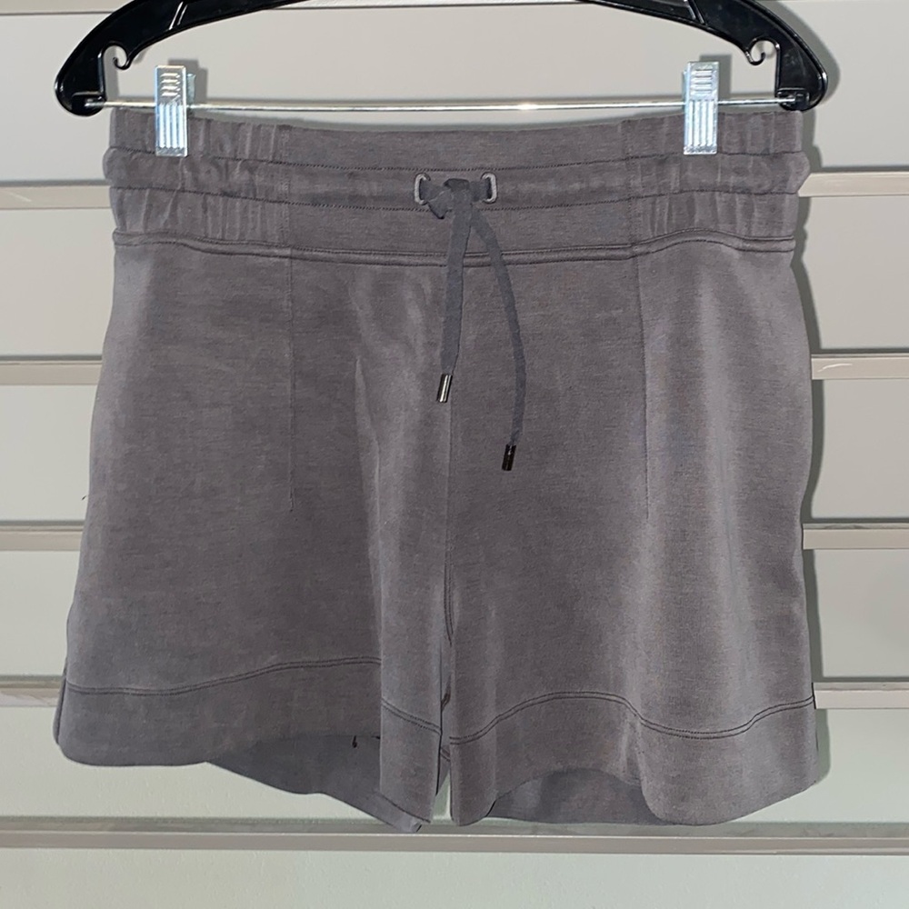 Lululemon Athletica Gray Athletic Shorts Relaxed Fit